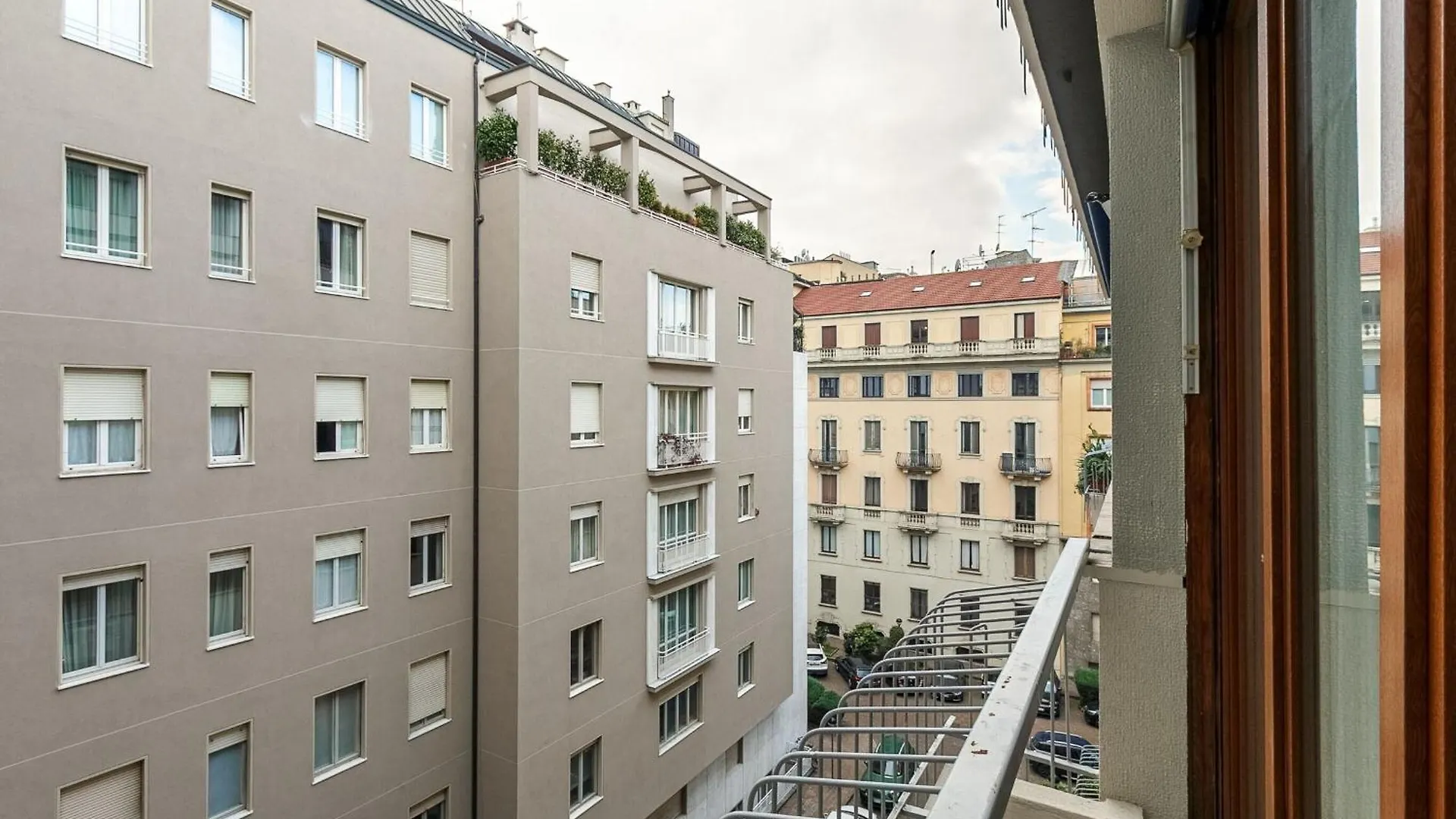 Palazzo Visconti Di Modrone, Two Beautiful City Apartments By Halldis Milan