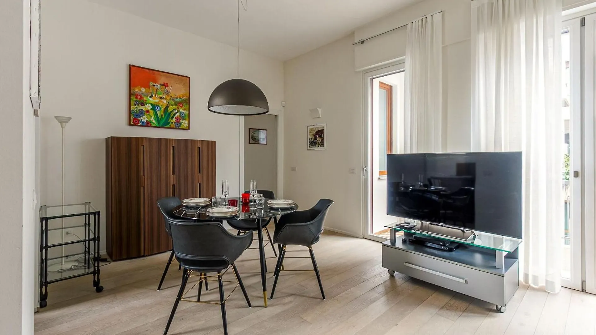 Palazzo Visconti Di Modrone, Two Beautiful City Apartments By Halldis Milan