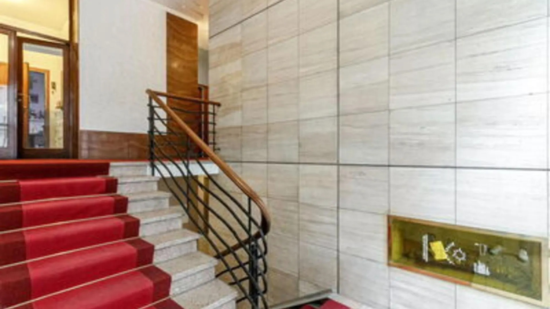 Palazzo Visconti Di Modrone, Two Beautiful City Apartments By Halldis Milan