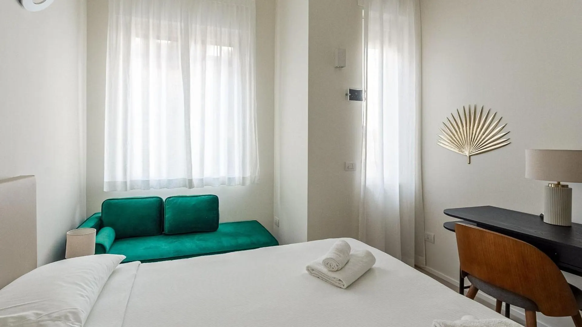 Palazzo Visconti Di Modrone, Two Beautiful City Apartments By Halldis Milan 0*,