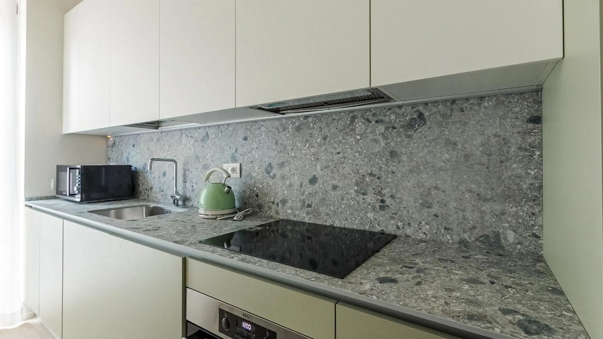 Palazzo Visconti Di Modrone, Two Beautiful City Apartments By Halldis Milan 0*,